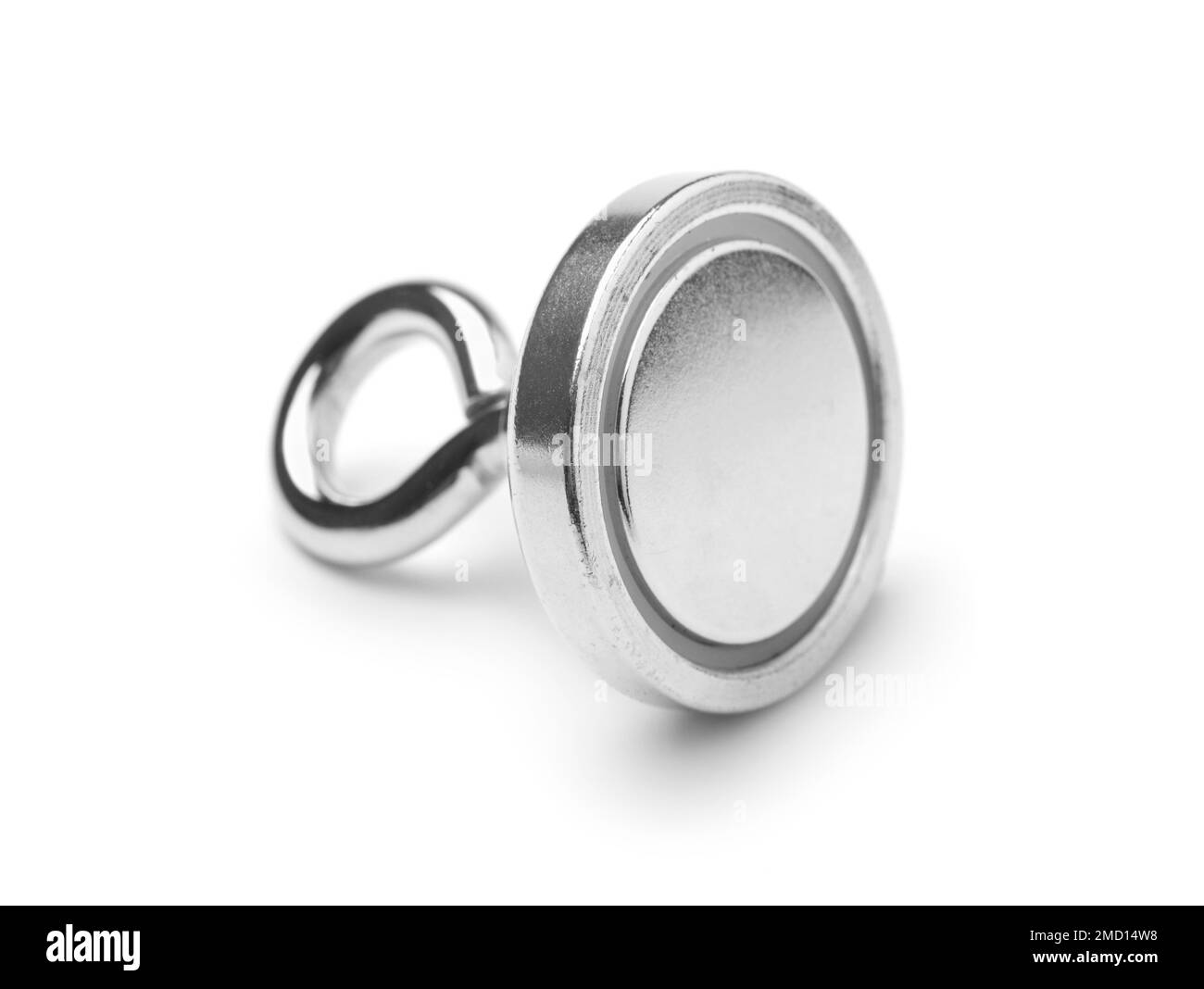 Nuovo magnete rotondo di ricerca forte isolato su bianco. Foto Stock