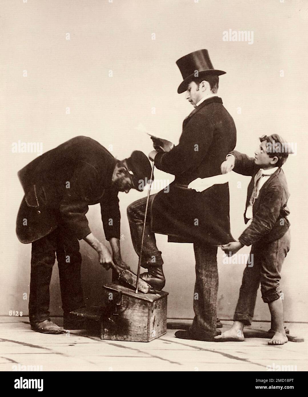 Giorgio Sommer - Shoeshine e PickPocket, Napoli - 1870's. Foto Stock