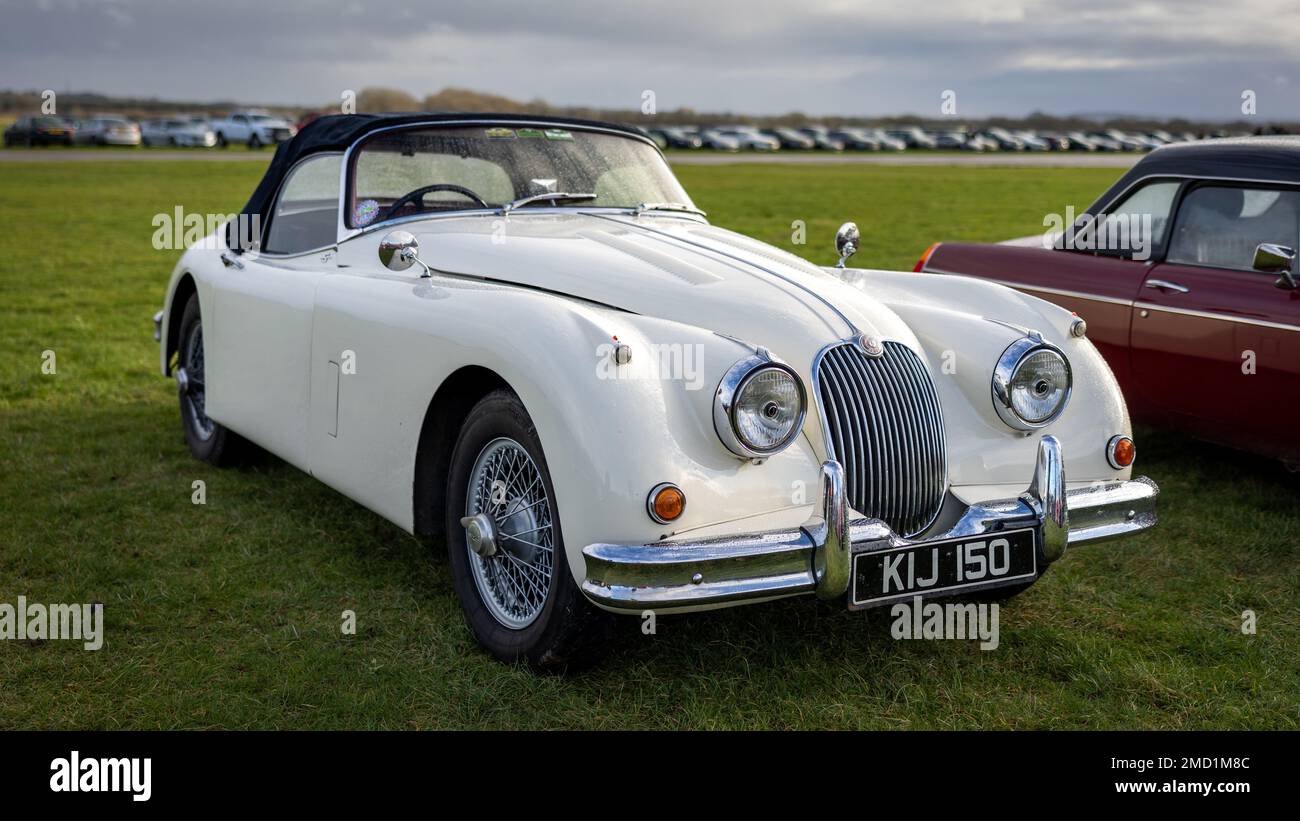 1959 Jaguar XK, in mostra al gennaio Scramble tenutosi presso il Bicester Heritage Centre. Il 8th gennaio 2023 Foto Stock