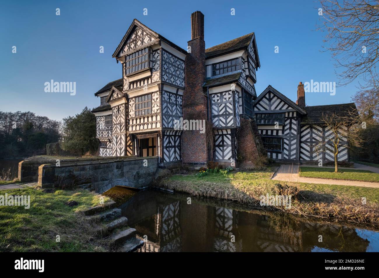Little Moreton Hall, Scholar Green, vicino a Congleton, Cheshire, Inghilterra, REGNO UNITO Foto Stock