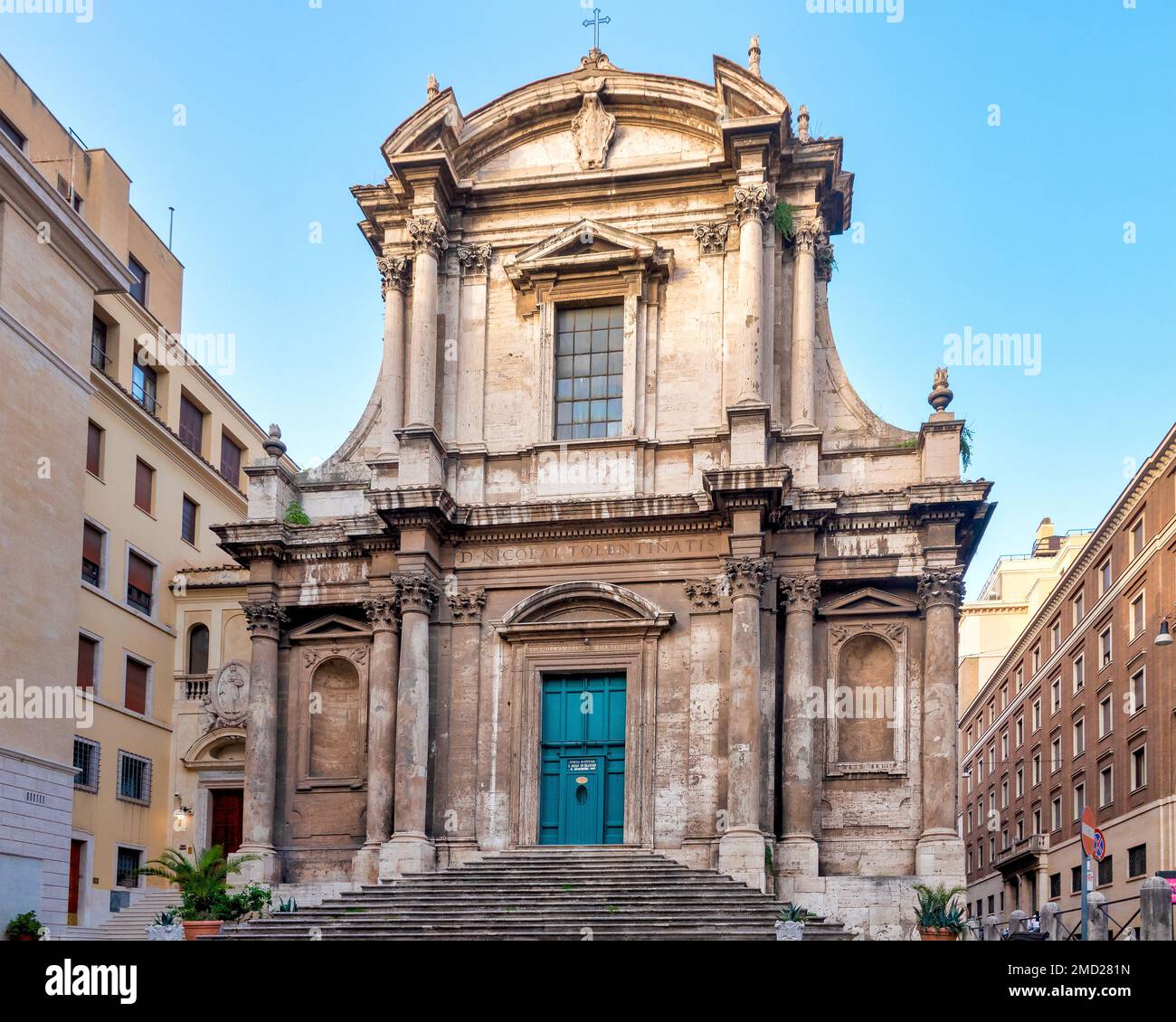 Facciata della chiesa di San Nicola da Tolentino, Roma, Italia Foto Stock