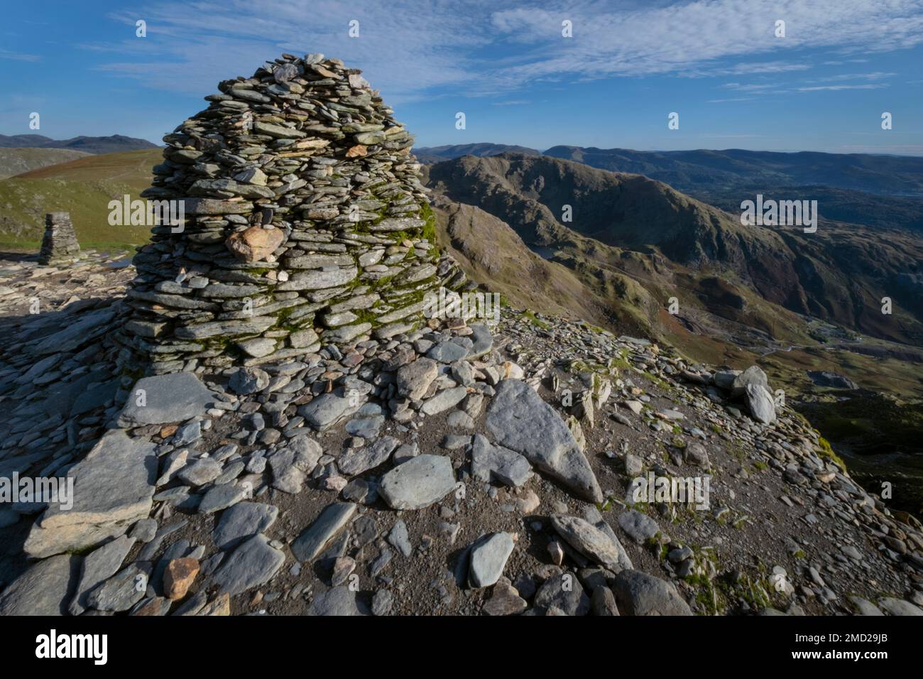 Coniston Fells dalla cima dell'Old Man of Coniston Cairn, Lake District National Park, Cumbria, Inghilterra, Regno Unito Foto Stock