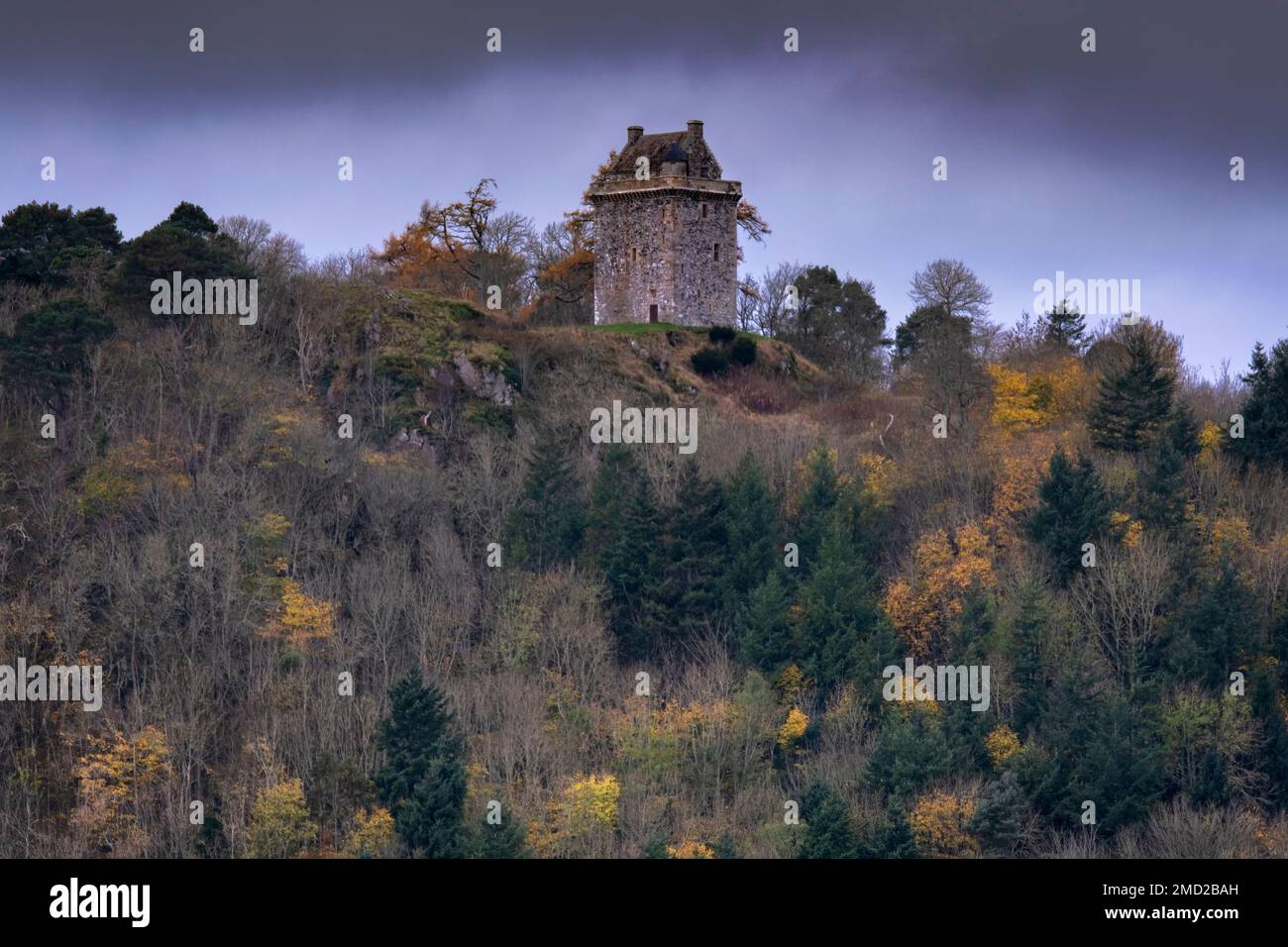 Il castello di Fatlips in autunno, vicino a Denholm, Teviotdale, Roxburghshire, Scottish Borders, Scozia, Regno Unito Foto Stock