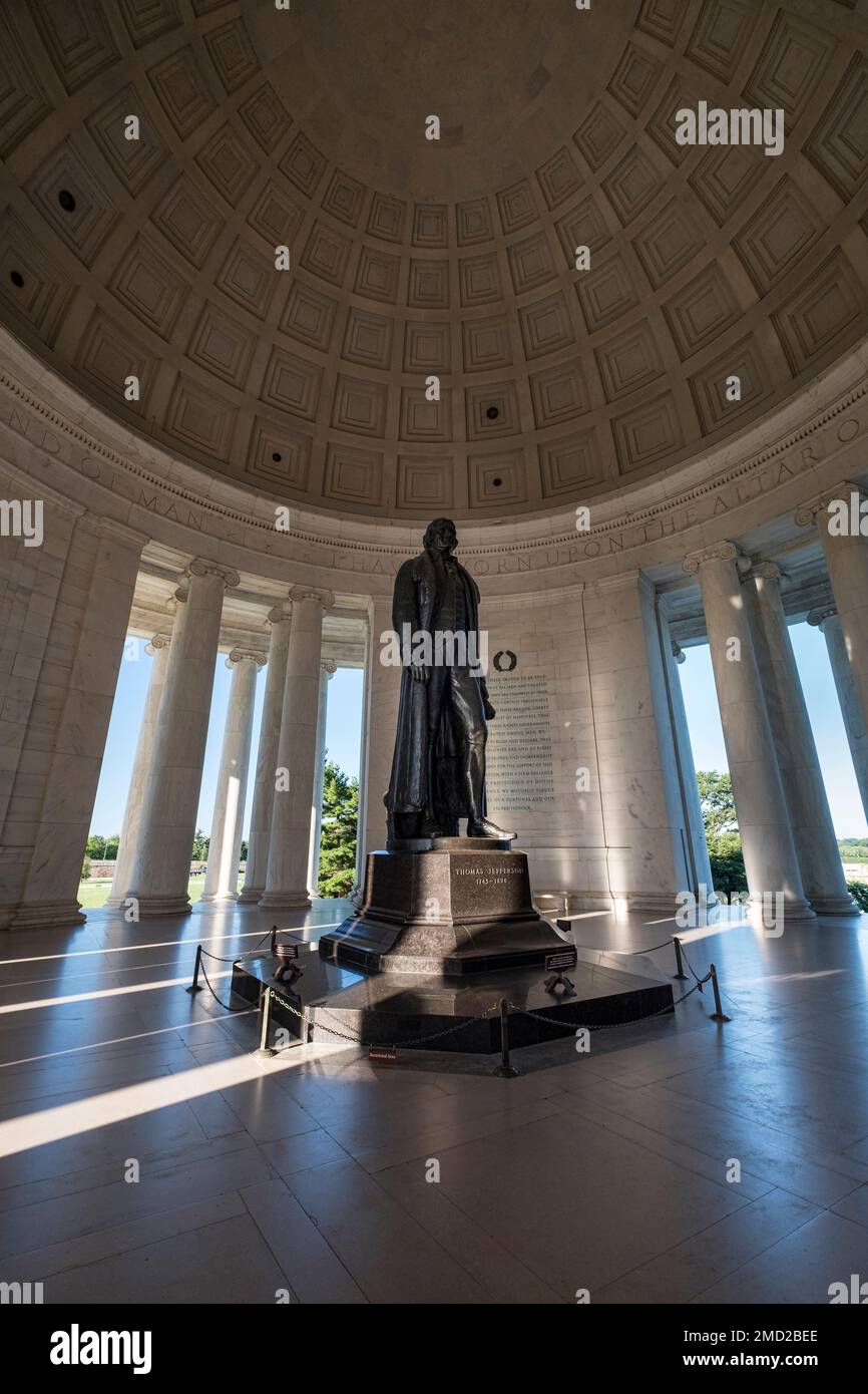 Statua di Thomas Jefferson all'interno del Jefferson Memorial, National Mall, Washington DC, USA Foto Stock