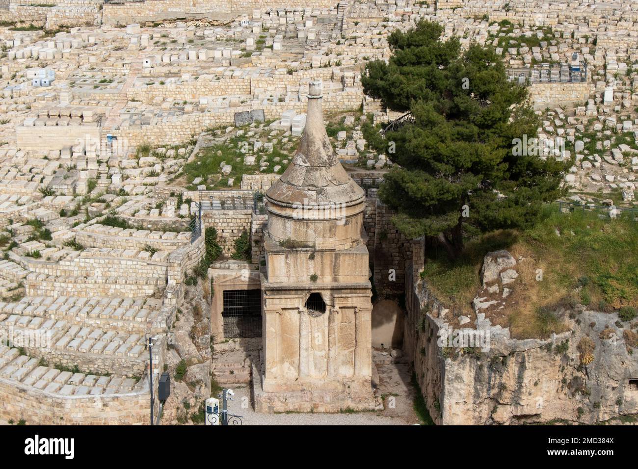 La Tomba di Absalom, chiamata anche Absaloms Pillar, è un'antica tomba monumentale scavata nella roccia situata nella Valle di Kidron a Gerusalemme, Isreal. Foto Stock