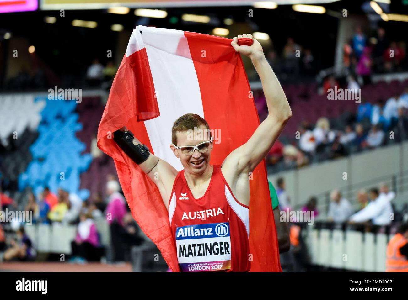Gunther Matzinger festeggia dopo aver vinto la T47 400m al Campionato Mondiale di Para Athletics 2017, London Stadium, Regno Unito. Atleta para austriaco Foto Stock