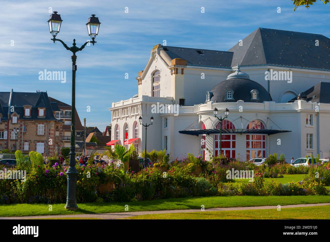 Francia, Calvados (14), Cabourg, Casinò con architettura tipica Belle Epoque Foto Stock