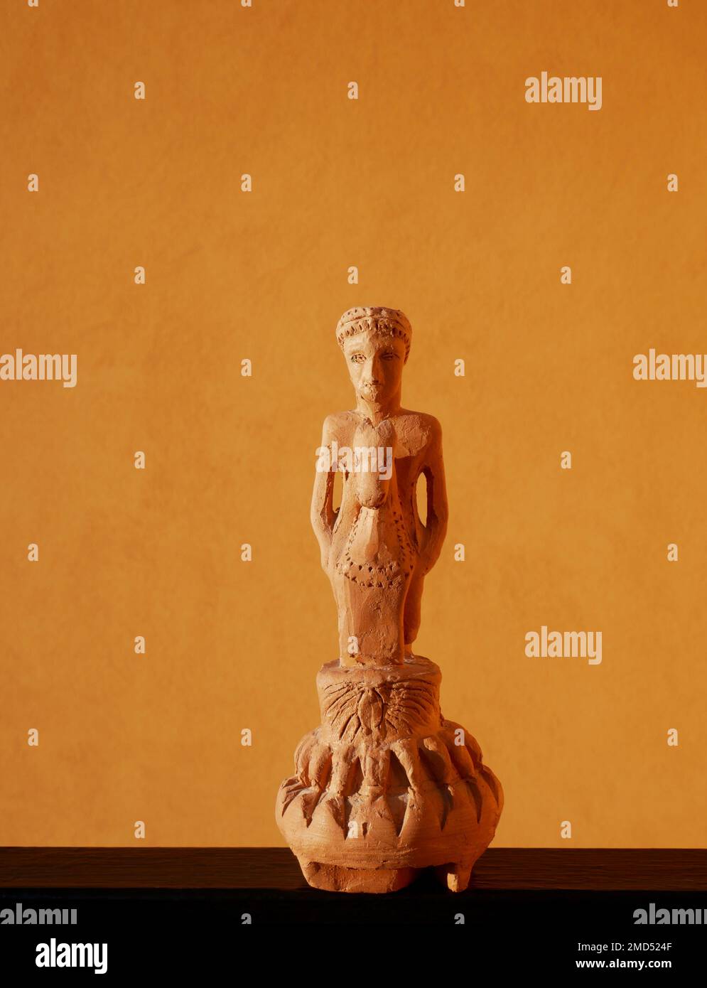 Bread Stamp su sfondo arancione, Matera, Italia Foto Stock