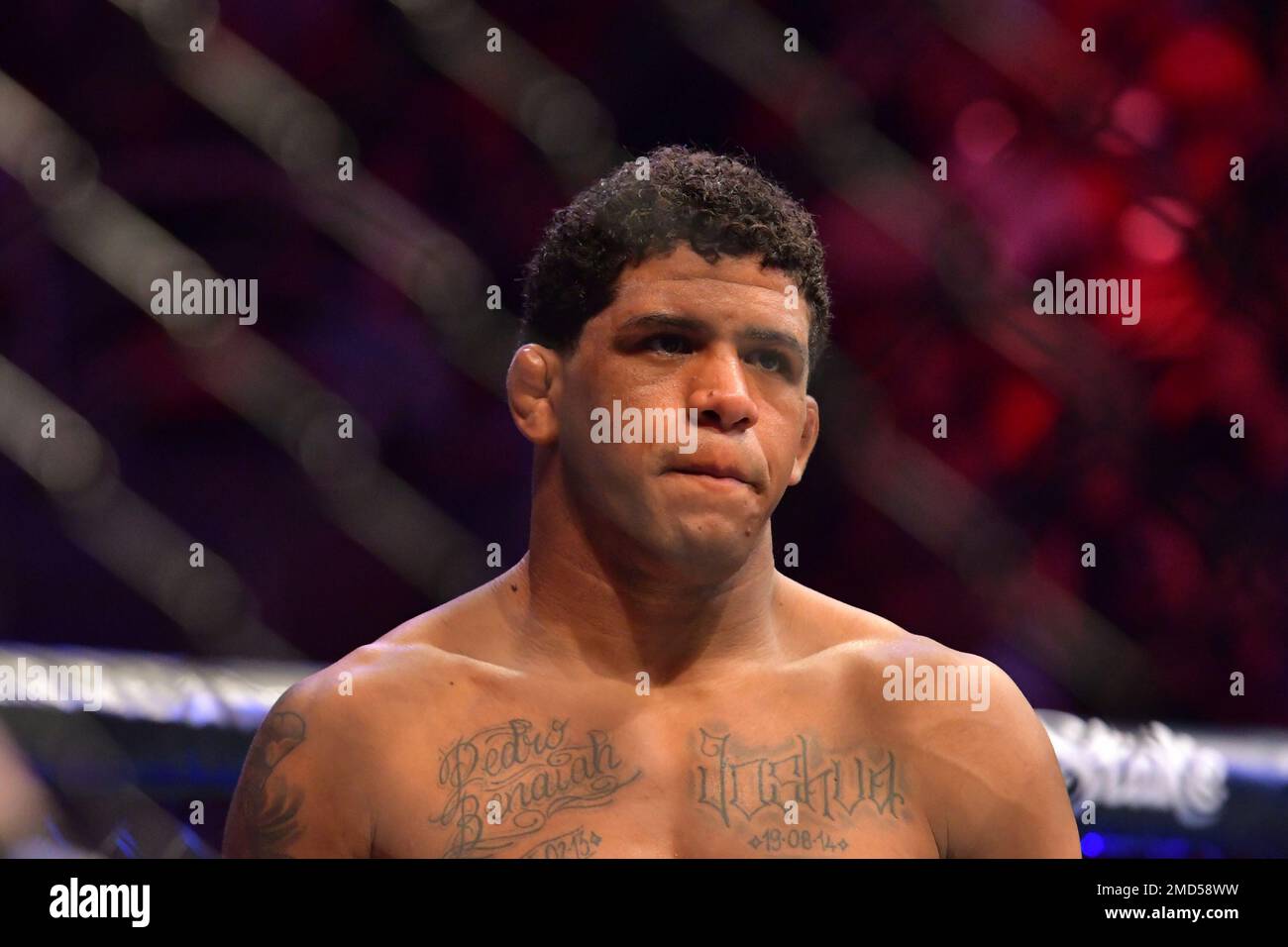 RIO DE JANEIRO, RJ - 22 GENNAIO: Gilbert Burns si prepara a combattere Neil Magny nella loro battaglia di pesi Welterweight durante l'evento UFC 283 alla Jeunesse Arena il 22 gennaio 2023 a Rio de Janeiro, RJ, Brasile. (Foto di Leandro Bernardes/PxImages) Credit: PX Images/Alamy Live News Foto Stock