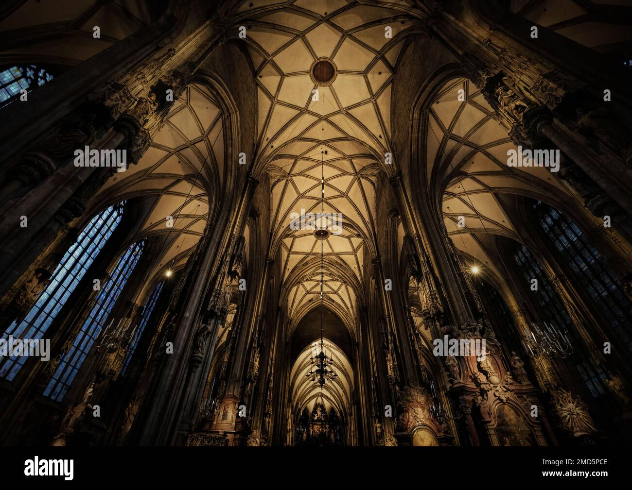 Vienna, Austria, 2019 dicembre: Bell'interno gotico di San Cattedrale di Santo Stefano Stephansdom Foto Stock