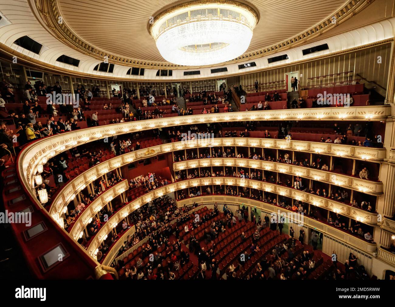 Vienna, Austria, 2019 dicembre: Interno del Teatro dell'Opera di Vienna. Wiener Staatsoper Foto Stock