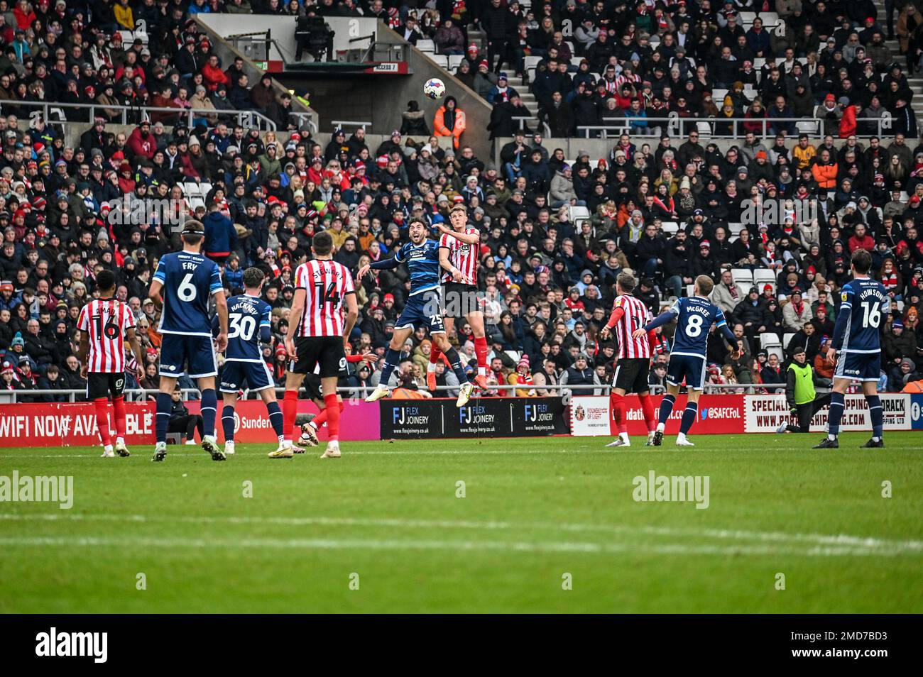 Dan Ballard di Sunderland AFC sfida Matt Crooks di Middlesbrough per la palla nel Campionato EFL. Foto Stock Dan Ballard di Sunderland AFC sfida Matt Crooks di Middlesbrough per la palla nel Campionato EFL. Foto Stock