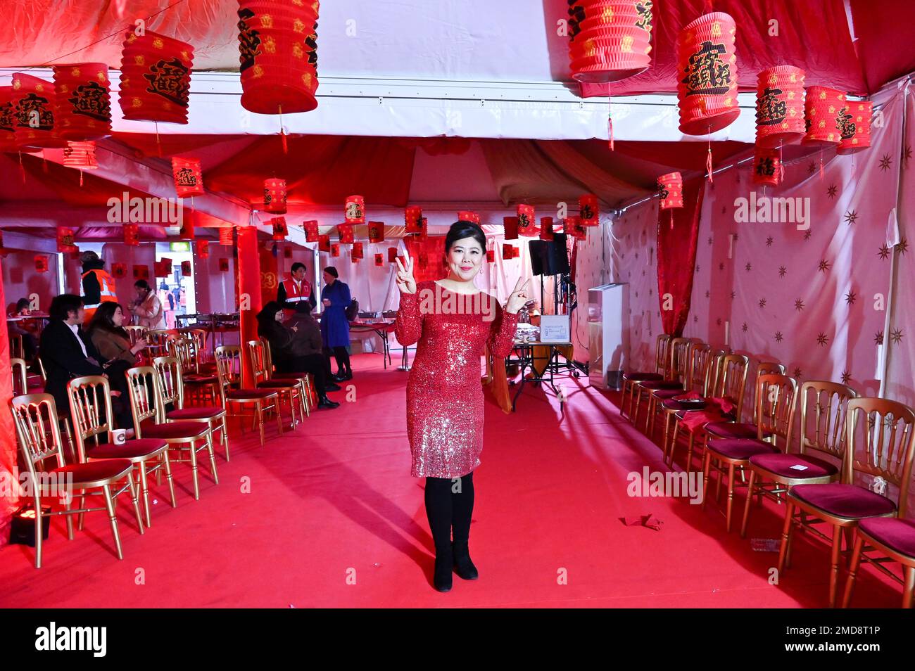 Trafalgar Square, Londra, Regno Unito, 22 gennaio 2023: Wang Beibei è un cantante lirico cinese che partecipa al Capodanno cinese e alle performing a Trafalgar Square, organizzato dalla London Chinatown Chinese Association (LCCA) Credit: SEE li/Picture Capital/Alamy Live News Foto Stock