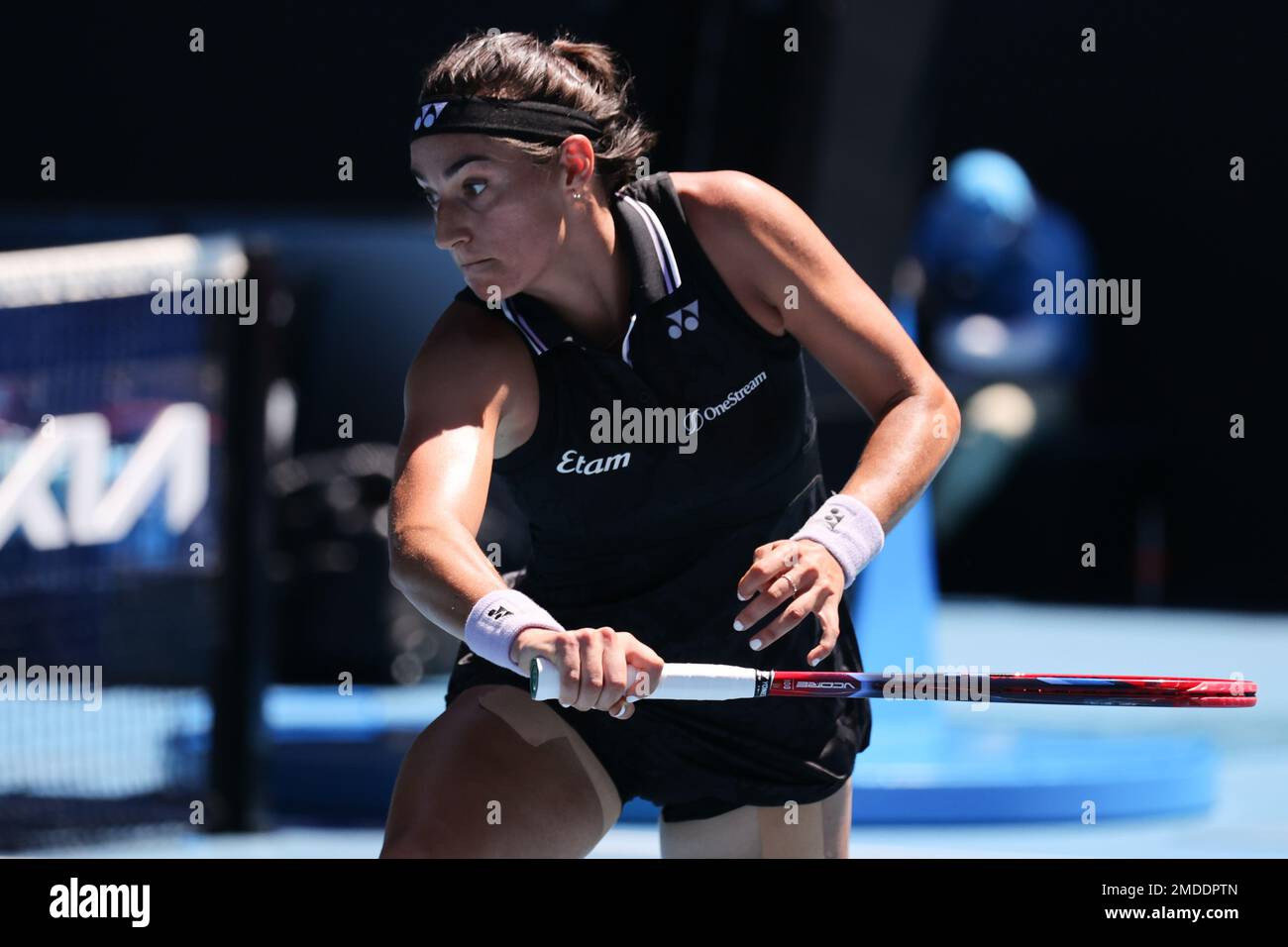 Melbourne, Australia. 23rd Jan, 2023. Caroline Garcia di Francia in azione durante il turno 4 partita tra Caroline Garcia di Francia e Magda Linette di Polonia Day 8 all'Australian Open Tennis 2023 alla Rod Laver Arena di Melbourne, Australia, il 23 gennaio 2023. Foto di Peter Dovgan. Solo per uso editoriale, licenza richiesta per uso commerciale. Non è utilizzabile nelle scommesse, nei giochi o nelle pubblicazioni di un singolo club/campionato/giocatore. Credit: UK Sports Pics Ltd/Alamy Live News Foto Stock