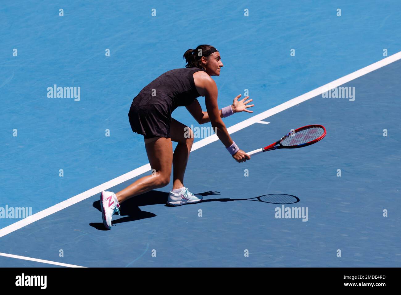 Melbourne, Victoria, Australia. 23rd Jan, 2023. MELBOURNE, AUSTRALIA - 23 GENNAIO: Caroline Garcia di Francia gioca contro Magda Linette di Polonia il giorno 8 azione dell'Australian Open 2023 al Melbourne Park il 23 gennaio 2023 a Melbourne, Australia. (Credit Image: © Chris Putnam/ZUMA Press Wire) SOLO PER USO EDITORIALE! Non per USO commerciale! Foto Stock