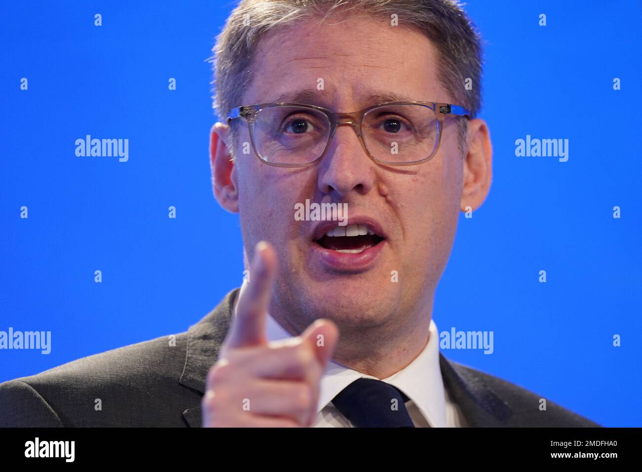 Foto del file datata 21/11/22 del Direttore generale del CBI Tony Danker che ha parlato durante la conferenza annuale del CBI al Vox Conference Centre di Birmingham. Il Regno Unito è in ritardo rispetto ai rivali internazionali sulla crescita verde, il capo della Confederazione dell'industria britannica ammonirà, mentre esorta il governo a prendere "grandi decisioni” per rilanciare l'economia. Data di emissione: Lunedì 23 gennaio 2023. Foto Stock