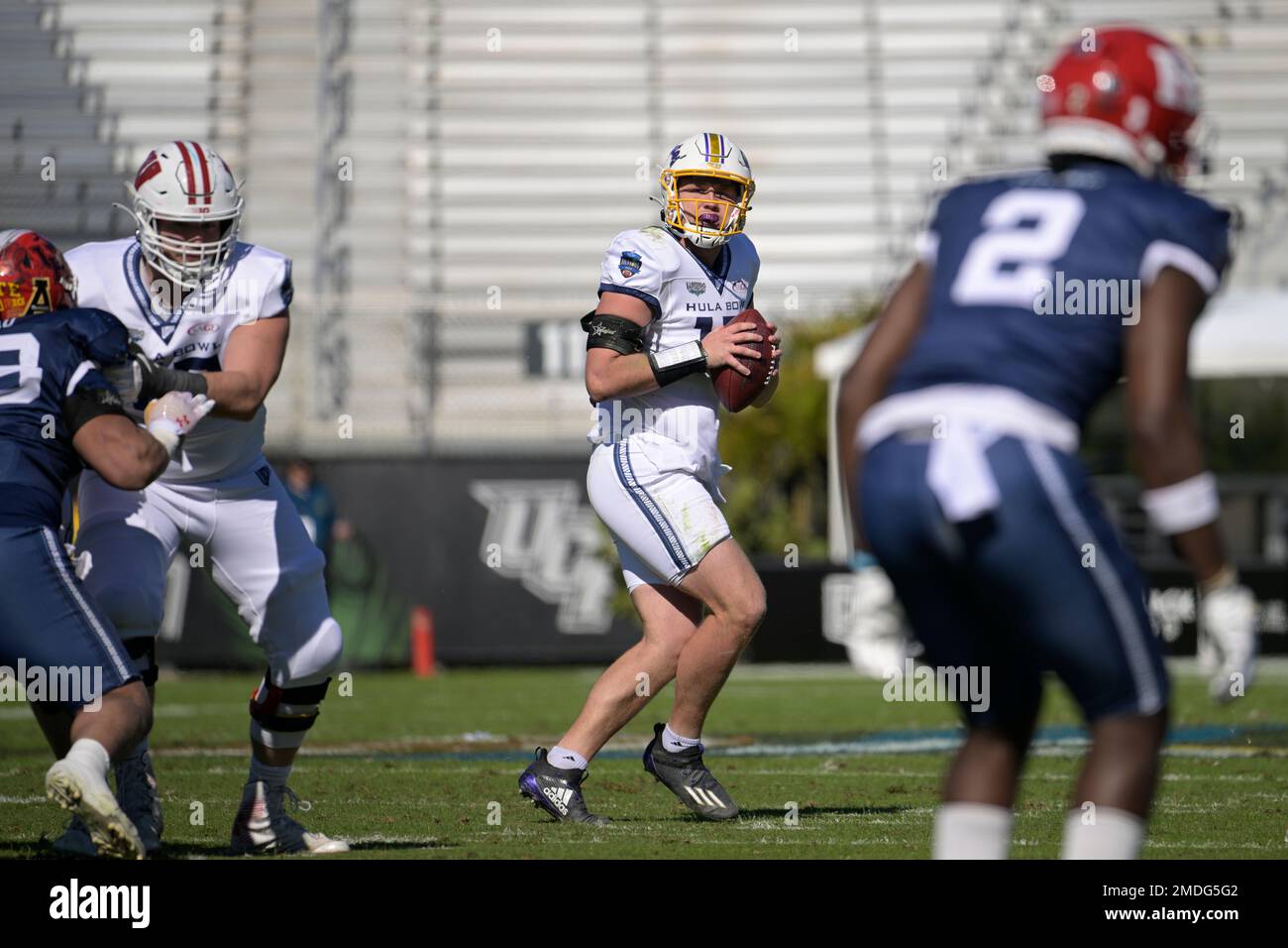 Team Kai quarterback Holton Ahlers (15), of East Carolina, looks for a receiver during the first half of the Hula Bowl NCAA college football game against Team Aina, Saturday, Jan. 14, 2023, in Orlando, Fla. (AP Photo/Phelan M. Ebenhack) Foto Stock