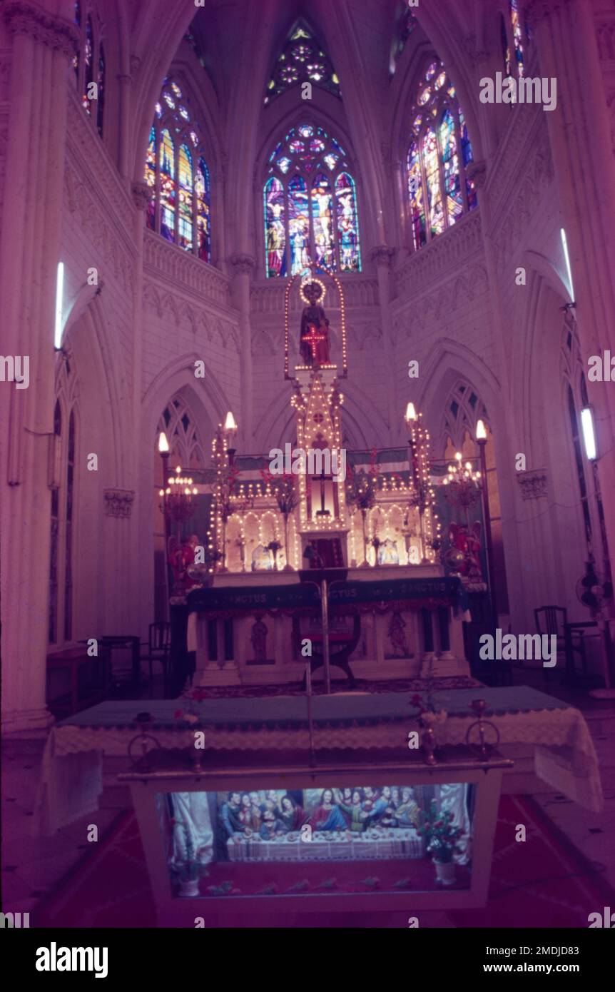 St La Cattedrale di Filomena è una chiesa cattolica che è la cattedrale della diocesi di Mysore, in India. Il nome completo è la Cattedrale di San Joseph e St. Philomena. E' anche conosciuto come St Cattedrale di Giuseppe. Una delle più grandi cattedrali dell'India, St La Cattedrale di Filomena a Mysuru è un notevole esempio di architettura gotica. La maestosa chiesa, costruita per onorare la memoria di Santa Filomena, una Santa cattolica latina della Chiesa cattolica romana, trae ispirazione dalla splendida Cattedrale tedesca di Colonia. Foto Stock