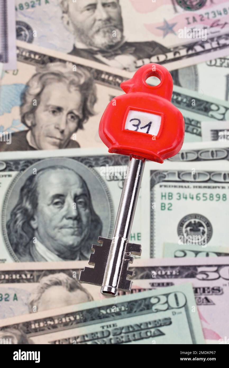 Chiave di una cassaforte con il numero 31 su una fattura del dollaro, taglio Foto Stock