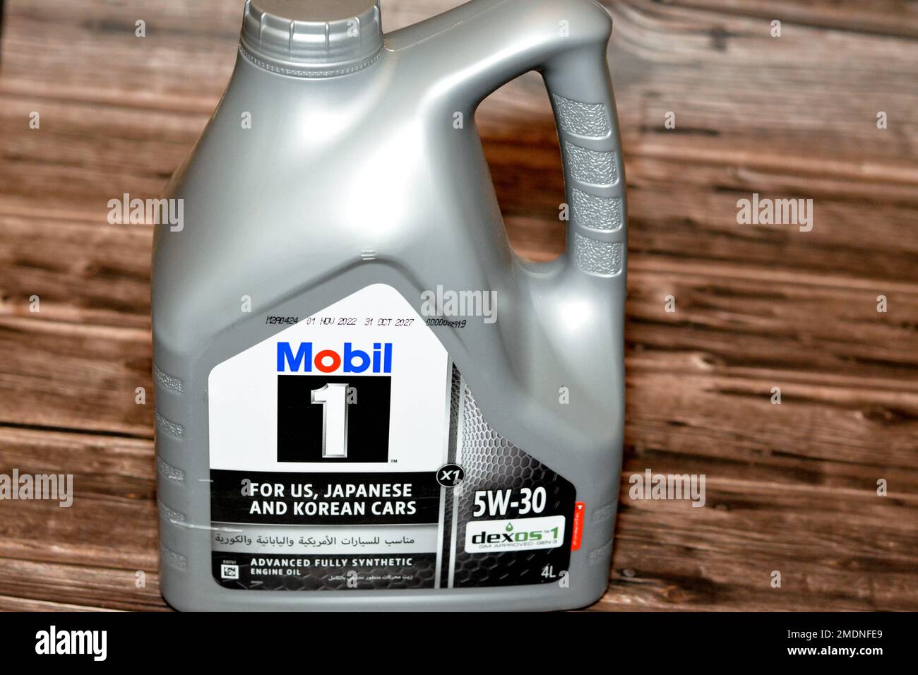 Cairo, Egitto, gennaio 23 2023: Mobil One 1 5W-30 Dexos 1 GM approvato, Advanced olio motore completamente sintetico per auto usate con US, giapponese e coreano v Foto Stock