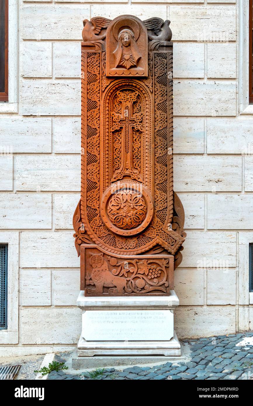 Khachkar commemora il genocidio armeno, Roma, Italia Foto Stock