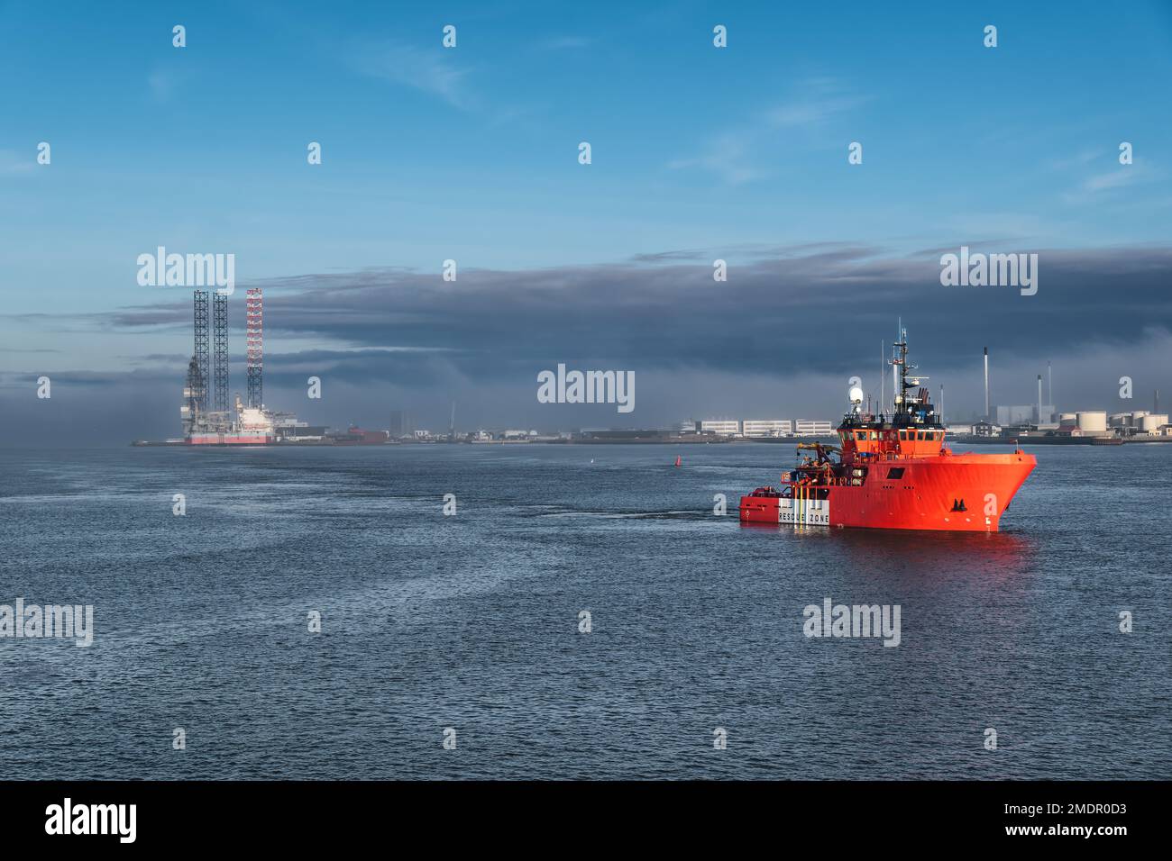 Nave eolica di sicurezza al di fuori del porto di Esbjerg, Danimarca Foto Stock