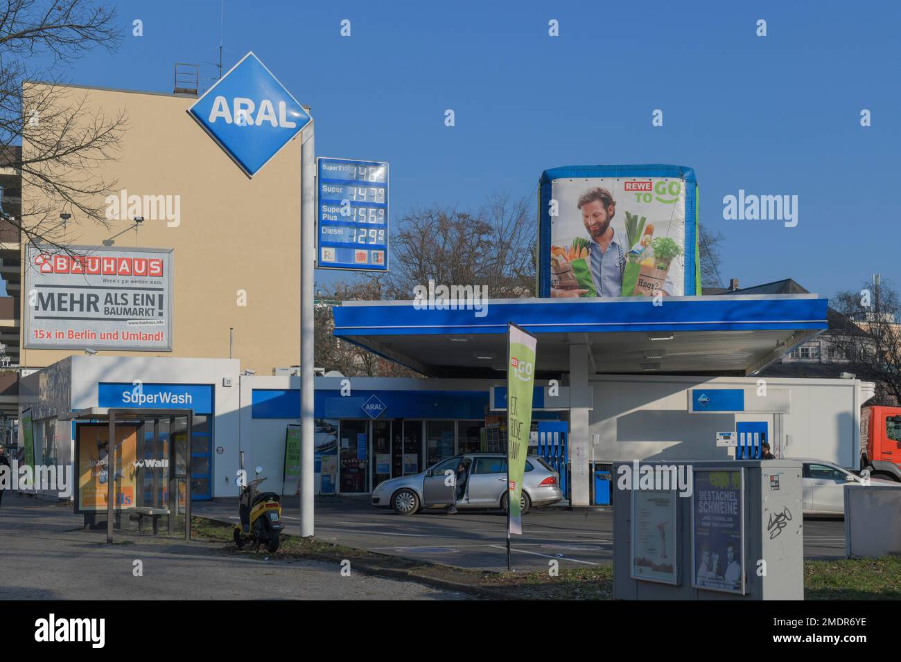 Distributore di benzina Aral, Blissestrasse, Wilmersdorf, Charlottenburg-Wilmersdorf, Berlino, Germania Foto Stock