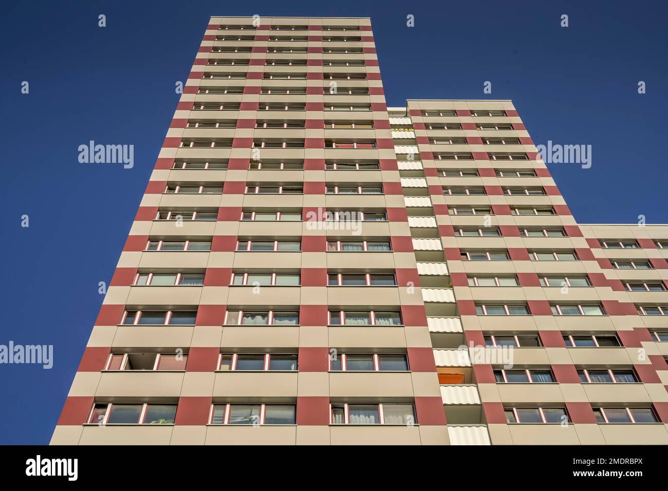 Alto edificio, Platz der Vereinten Nationen, Friedrichshain, Berlino, Germania Foto Stock