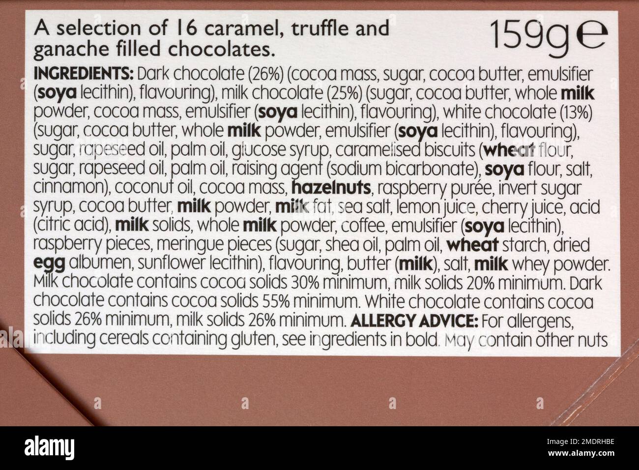 Ingredienti elencati sulla scatola di Waitrose Indulgent Chocolate Collection Foto Stock