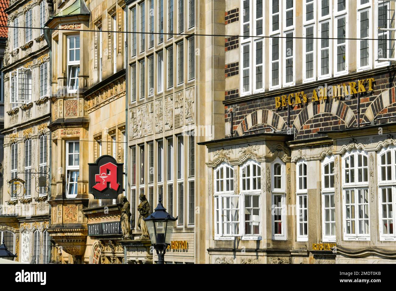 Vecchi edifici lato ovest piazza del mercato, Obernstrasse, Brema, Germania Foto Stock