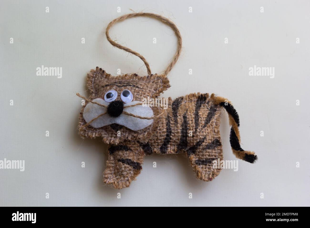 Giocattoli morbidi fatti a mano, decorazioni per alberi di Natale, regali  di Natale, regali di San Valentino, storia d'amore, giocattoli di filo Foto  stock - Alamy