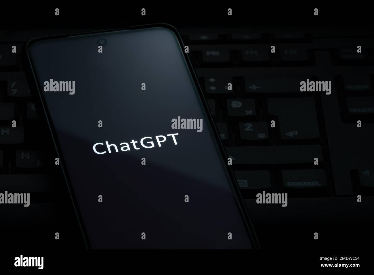 Ljubljana, Slovenia - 21 gennaio 2023: Logo ChatGPT sullo schermo dello smartphone, sulla tastiera del computer Foto Stock