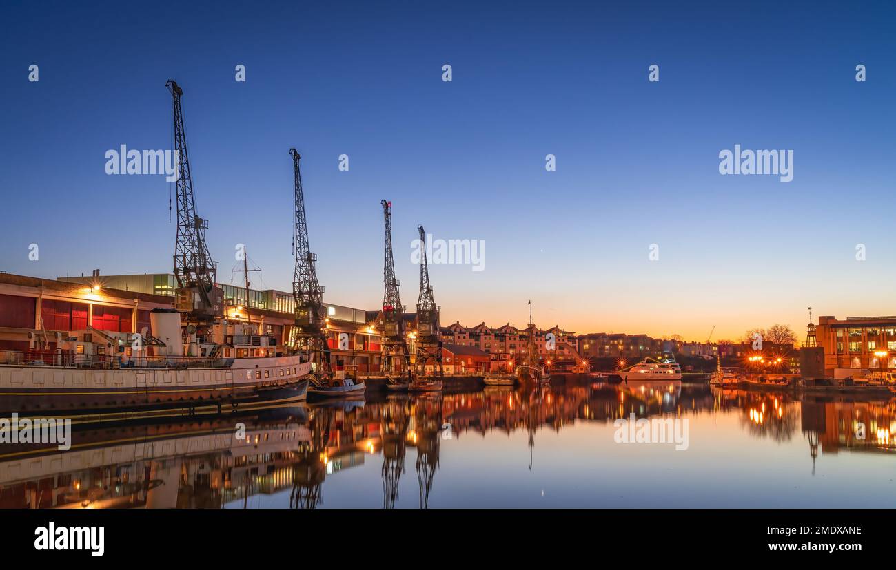 Il porto galleggiante di Bristol al tramonto a Bristol, Inghilterra Foto Stock