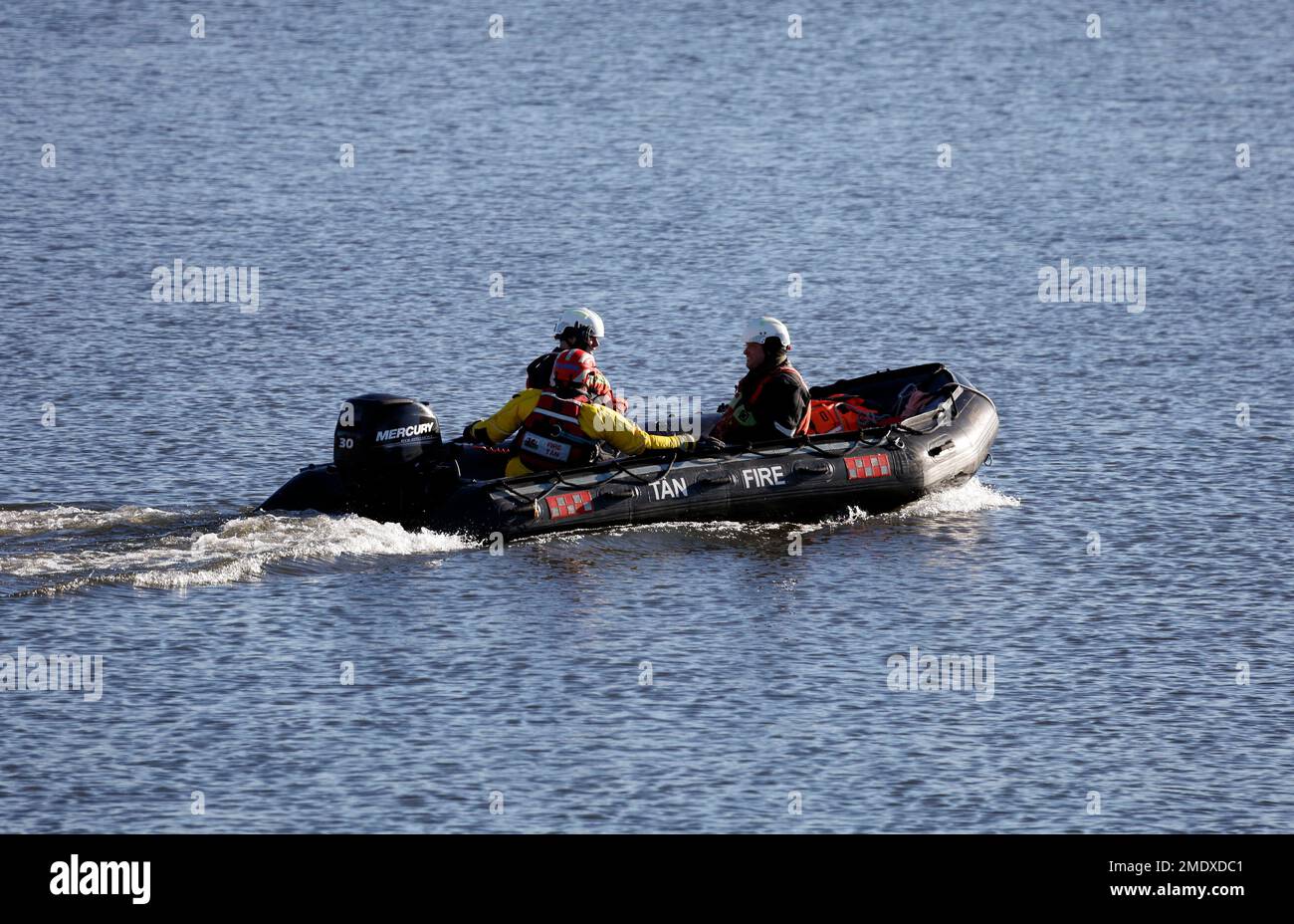 Motoscafo, motoscafo gonfiabile e equipaggio, Cardiff Bay, preso nel gennaio 2023 Foto Stock