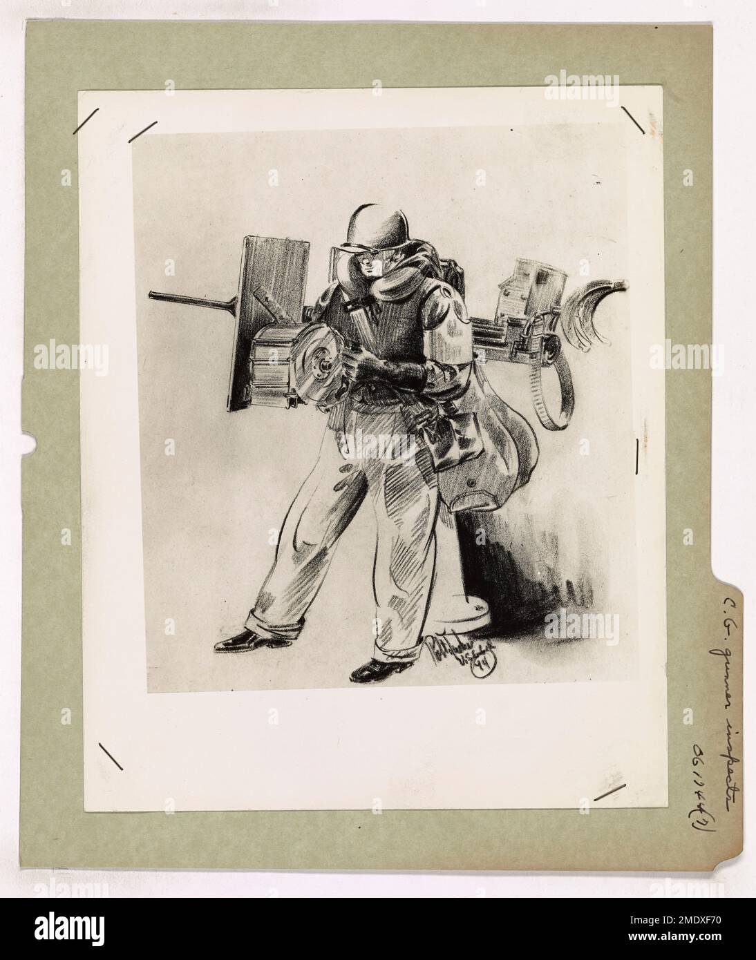 Questa immagine mostra un cannoniere della Guardia Costiera che ispeziona riviste di munizioni a bordo di un trasporto d'assalto nel Canale della Manica. L'ispezione assicura che l'arma sia pronta per le operazioni di combattimento. Foto Stock