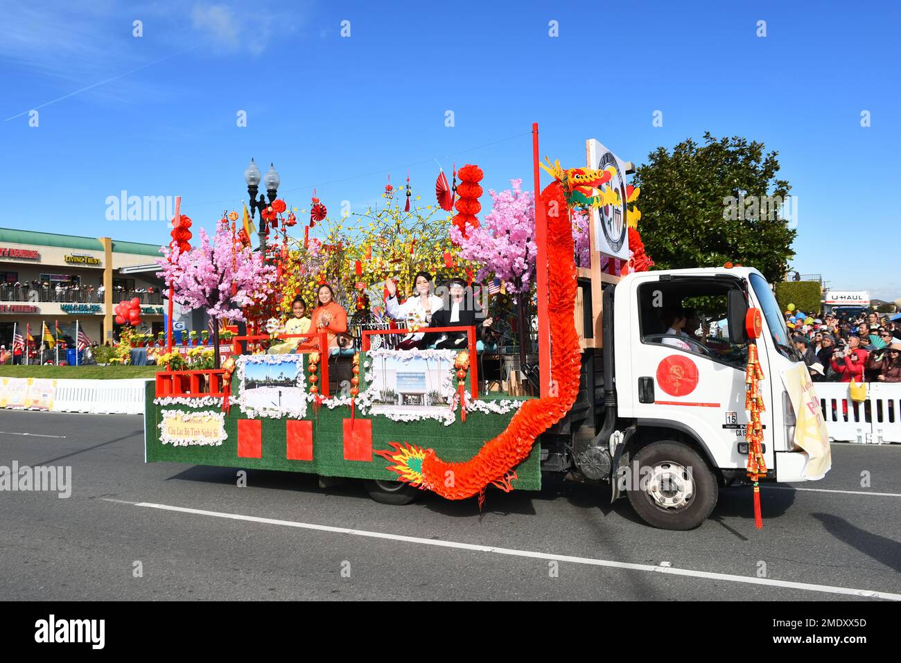 WESTMINSTER, CALIFORNIA - 22 GENNAIO 2023: Dignitari della città di Westminster alla Tet Parade che celebra l'anno del Cat. Foto Stock