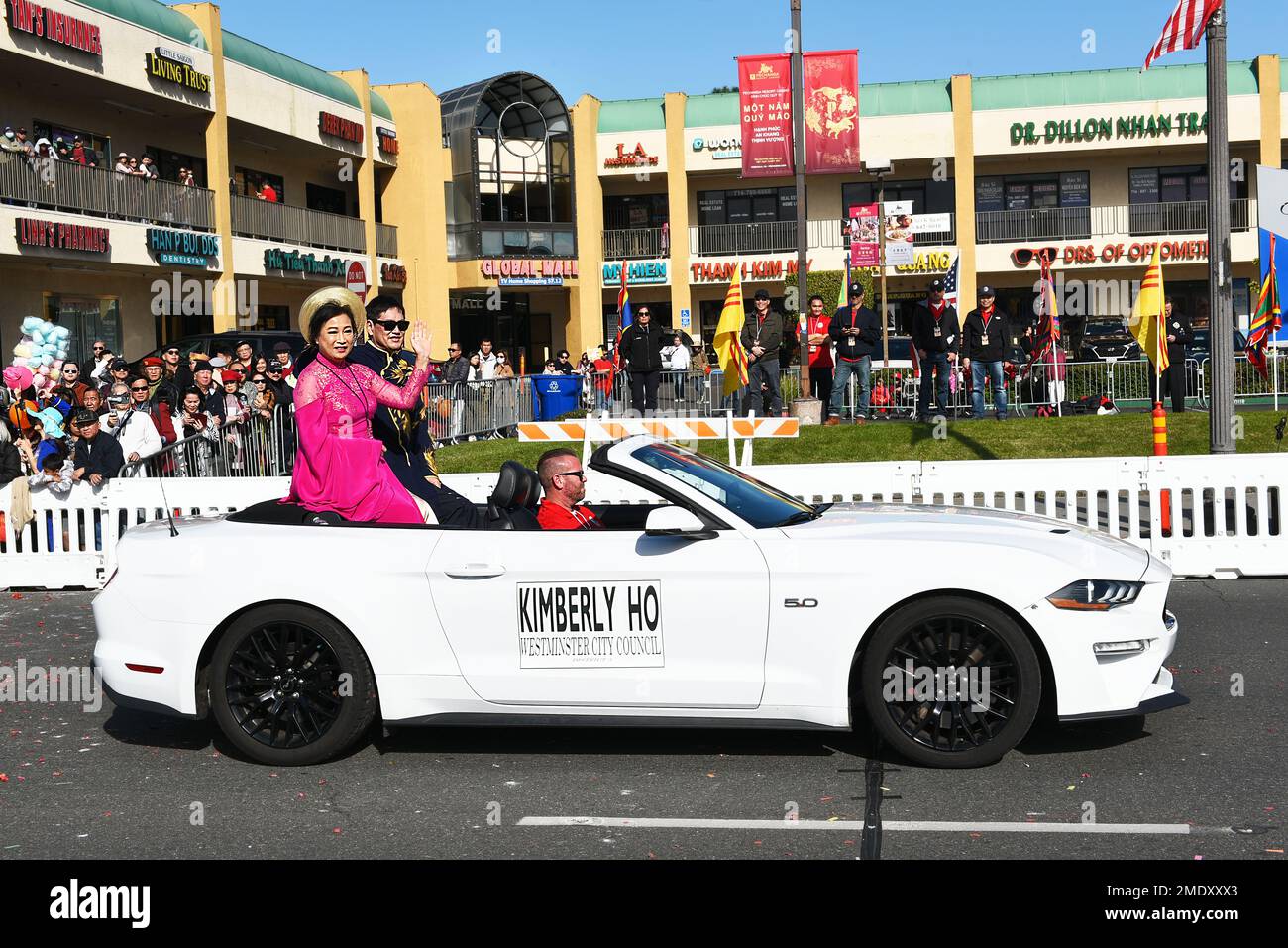 WESTMINSTER, CALIFORNIA - 22 GENNAIO 2023: Il membro del Westminster City Council Kimberly ho alla Tet Parade che celebra l'anno del Cat. Foto Stock