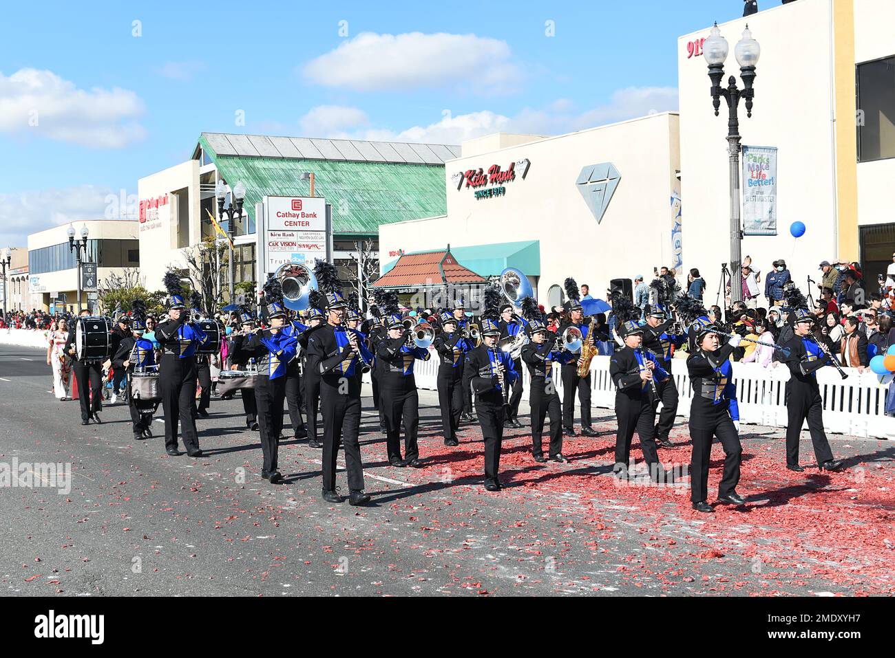 WESTMINSTER, CALIFORNIA - 22 GENNAIO 2023: La banda di marching della High School la Quinta alla Tet Parade che celebra l'anno del Cat. Foto Stock