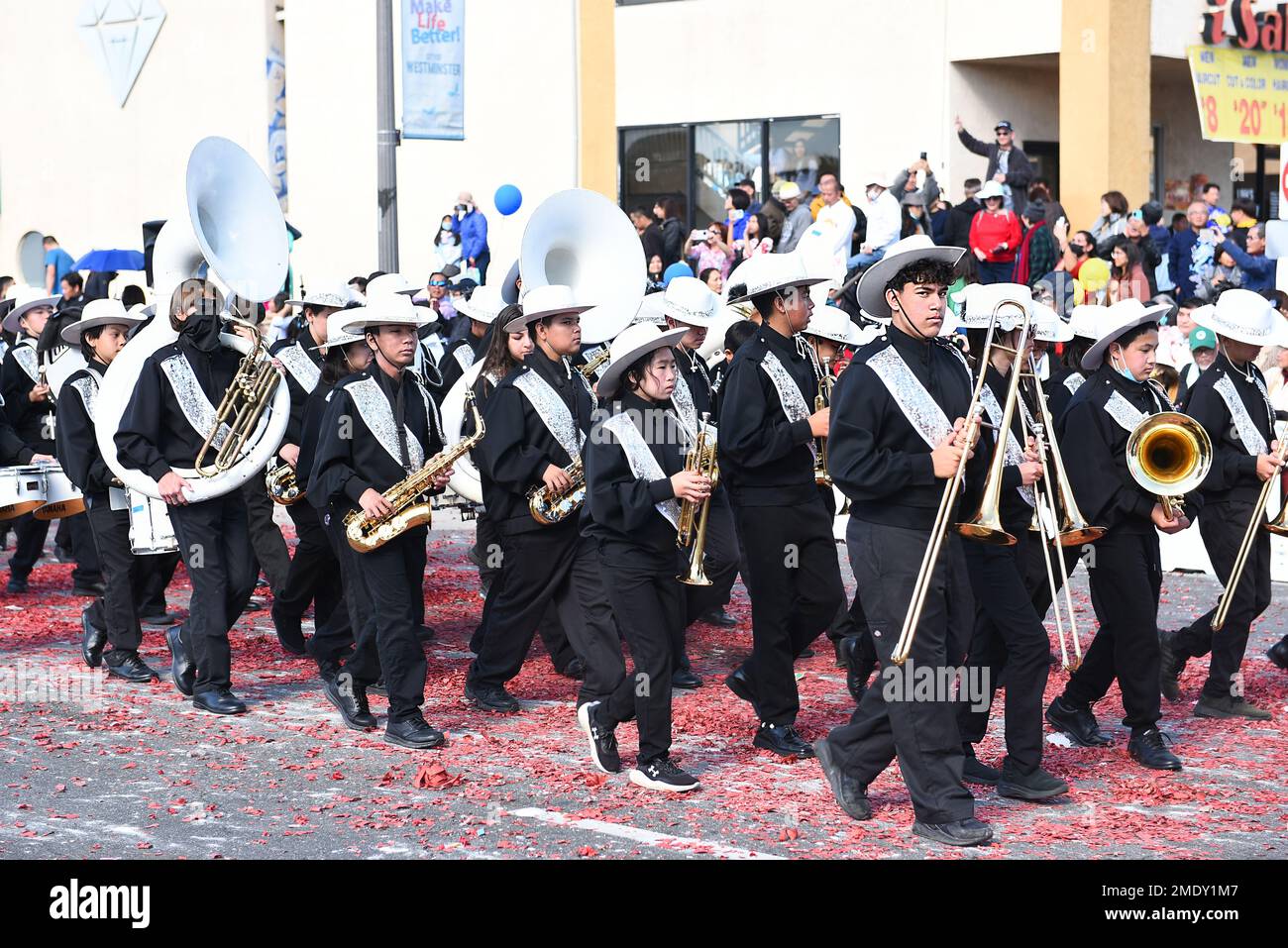 WESTMINSTER, CALIFORNIA - 22 GENNAIO 2023: La McGarvin Intermediate School Marching Band alla Tet Parade che celebra l'anno del Cat. Foto Stock