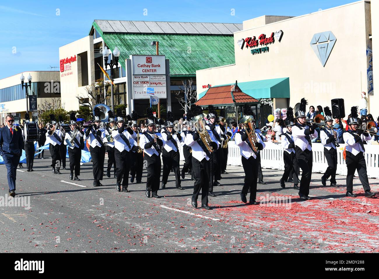 WESTMINSTER, CALIFORNIA - 22 GENNAIO 2023: La pacifica High School Marching Band alla Tet Parade che celebra l'anno del Cat. Foto Stock