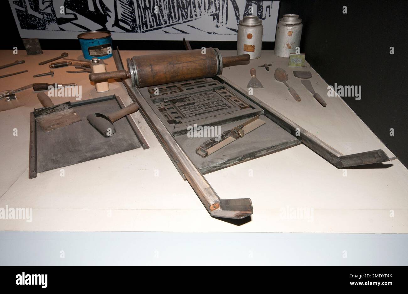 Strumenti di una tipografia clandestina, Museo di Aljube resistenza e libertà (ex prigione politica durante la dittatura di Salazar), Lisbona, Portogallo Foto Stock