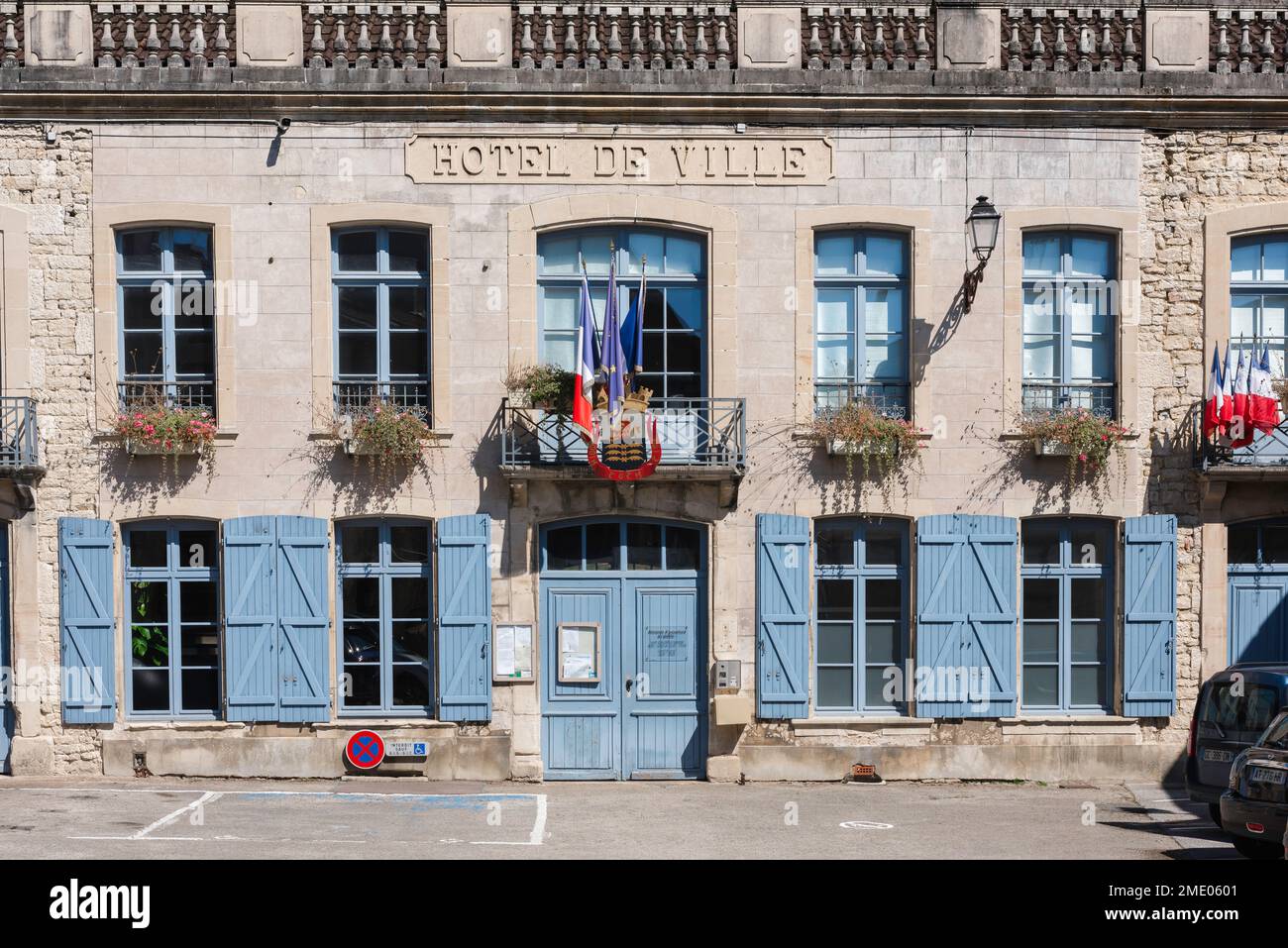 Paese della Francia, vista in estate di un tipico Hotel de Ville francese - edificio del municipio - in una città provinciale, Joinville, Haute-Marne, Francia Foto Stock