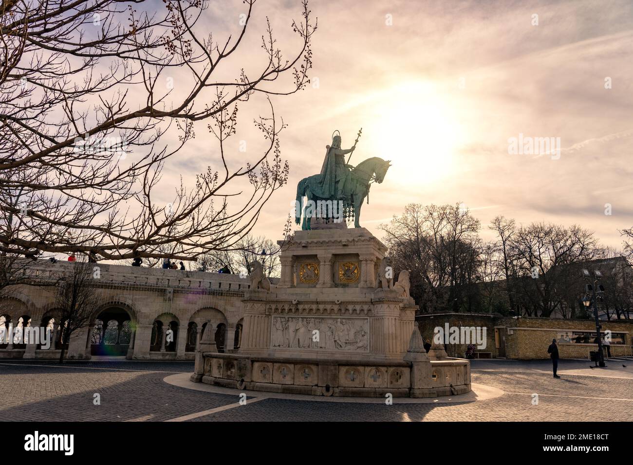 statua di szent Istvan Saint Stephen nel bastione dei pescatori a Budapest Ungheria . Foto Stock
