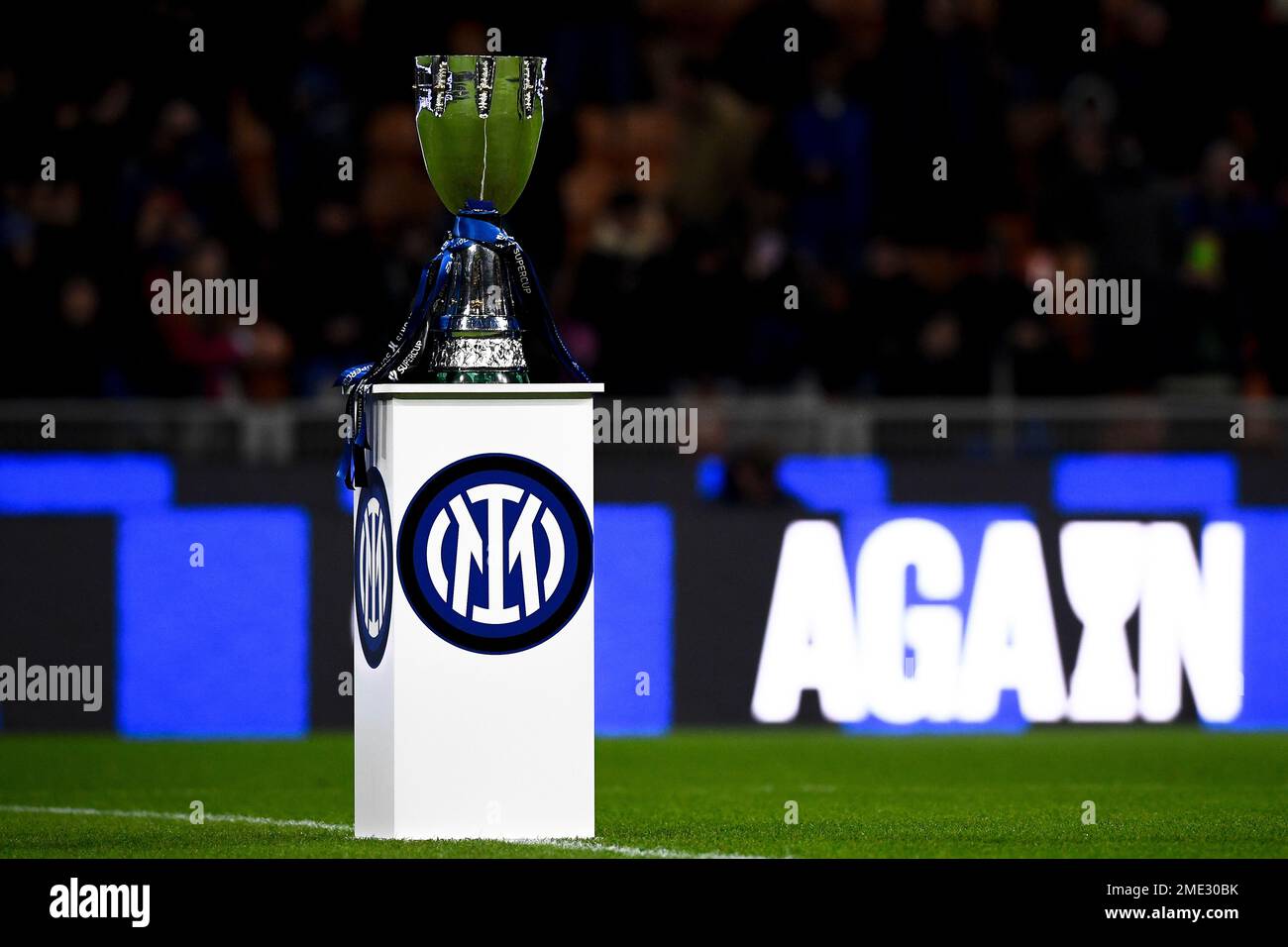 Milano, Italia. 23 gennaio 2023. La Supercoppa Italiana è vista prima della Serie A una partita di calcio tra FC Internazionale e Empoli FC. Credit: Nicolò campo/Alamy Live News Foto Stock