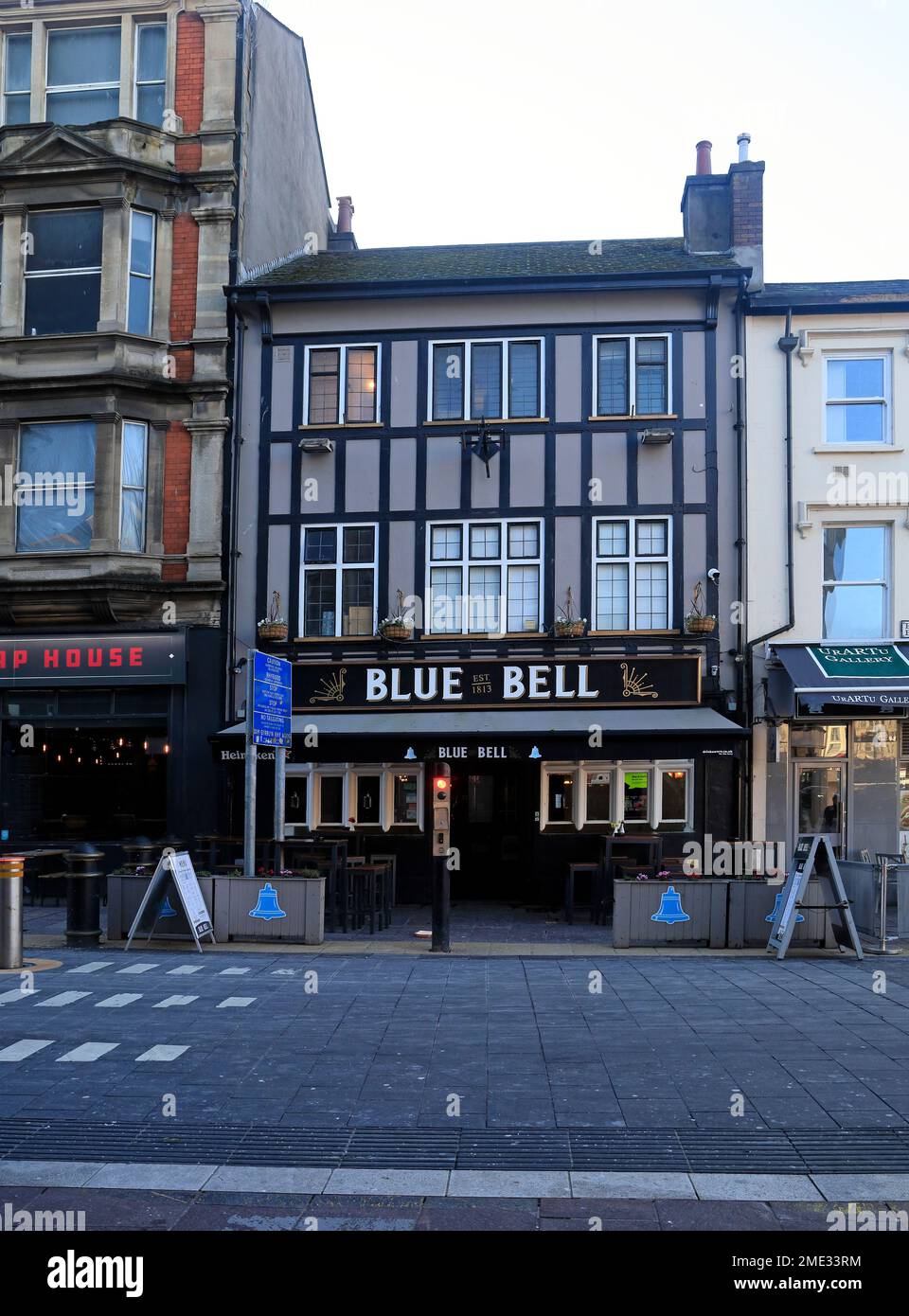 La Blue Bell Public House, precedentemente il Goat Major, o il Goat. Originariamente la Campana Blu. Centro di Cardiff, gennaio 2023. inverno. Foto Stock