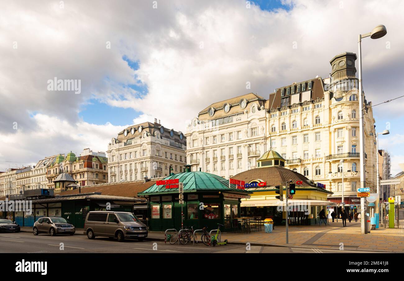 Via Naschmarkt e Linke Wienzeile a Vienna, Austria Foto Stock