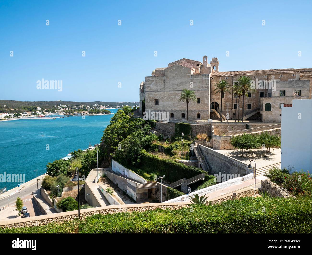 Spagna, Isole Baleari, Mahon, esterno del vecchio forte in estate Foto Stock