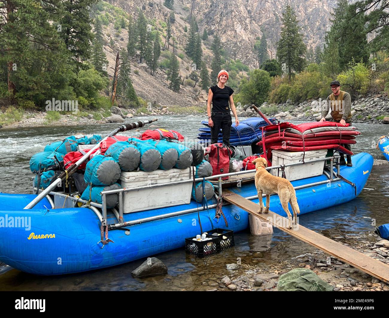 Far & Away Adventures guida Sanne e Reed sul fiume Middle Fork Salmon in Idaho. Foto Stock