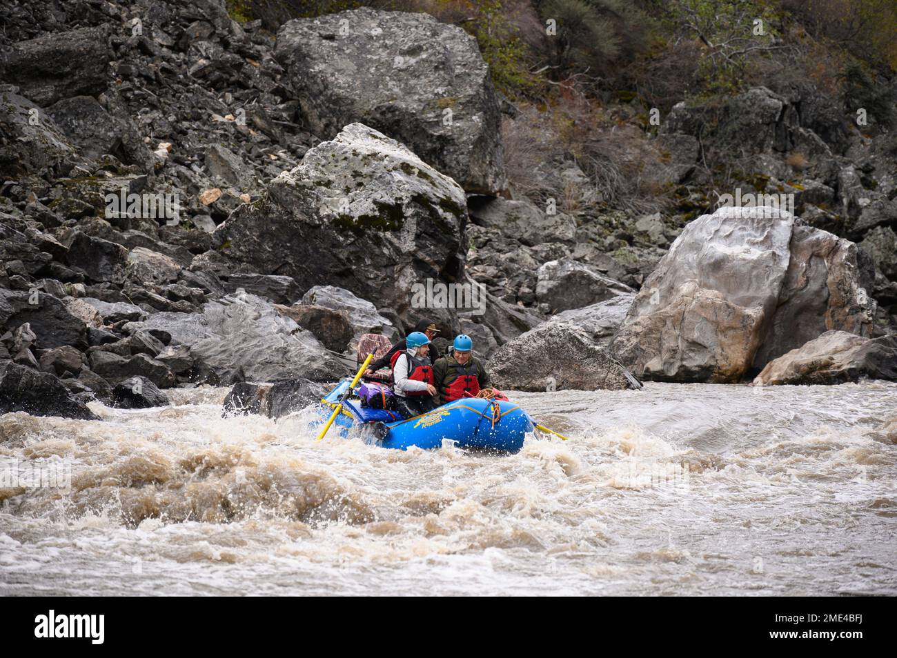 Whitewater Rafting sul Medio forcella Salmon River in Idaho con lontane avventure. Foto Stock
