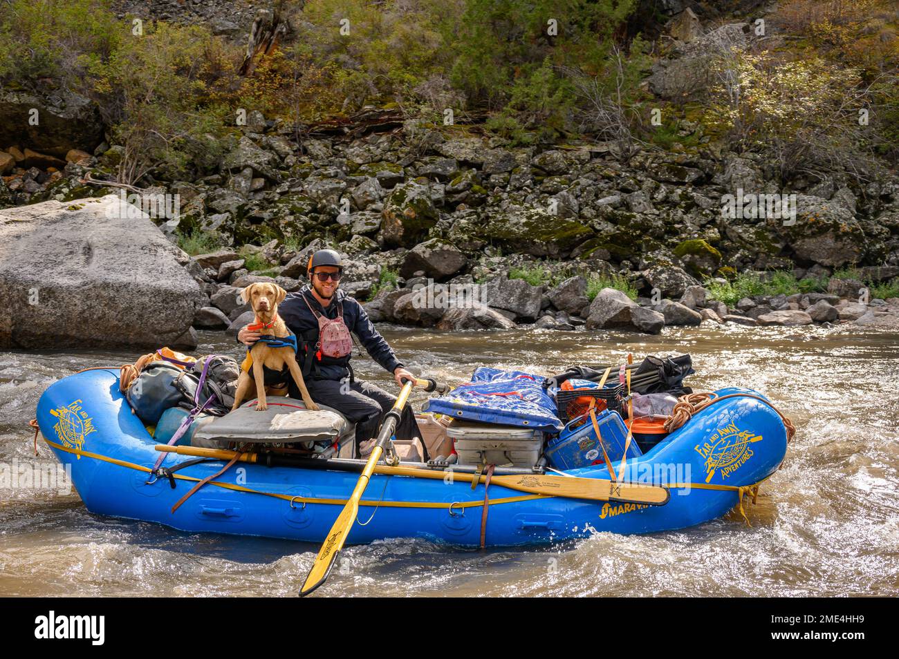 Guida fluviale Reed Stokes sul fiume Middle Fork Salmon in Idaho con avventure lontane e lontane. Foto Stock